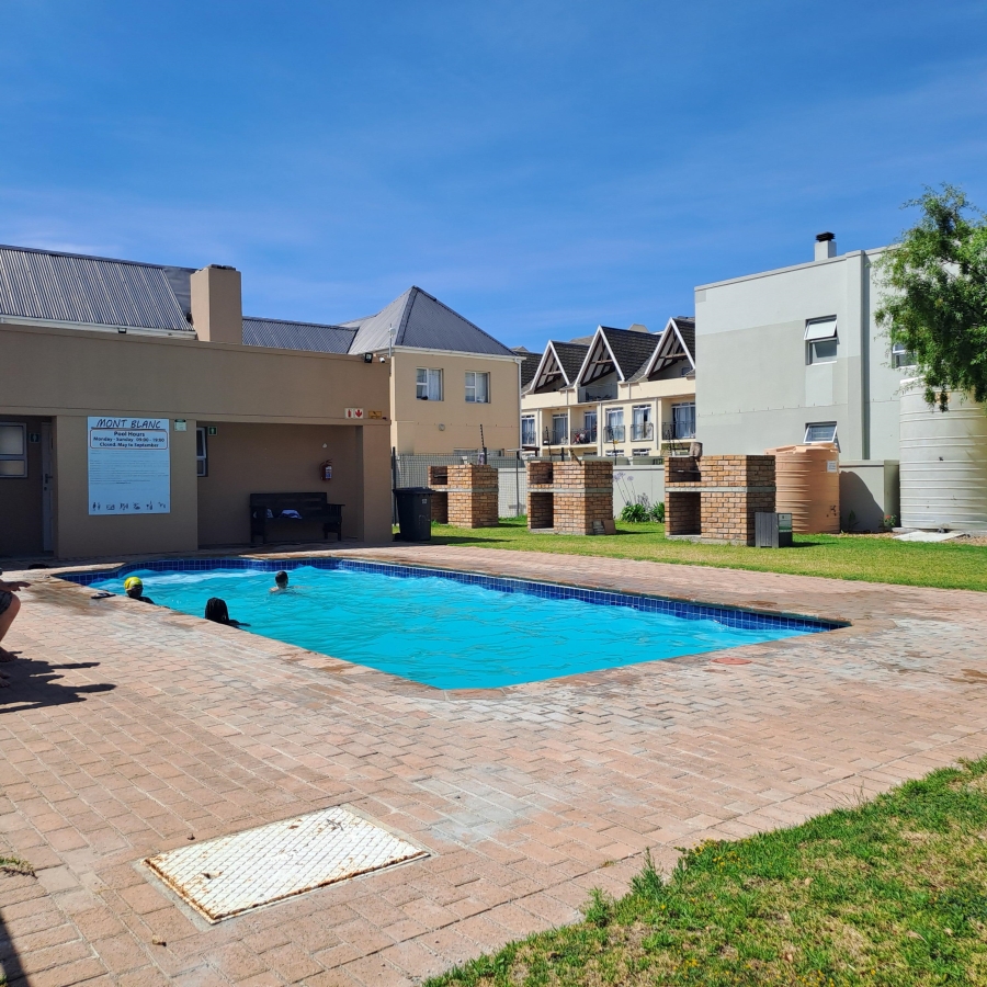 To Let 2 Bedroom Property for Rent in Whispering Pines Western Cape